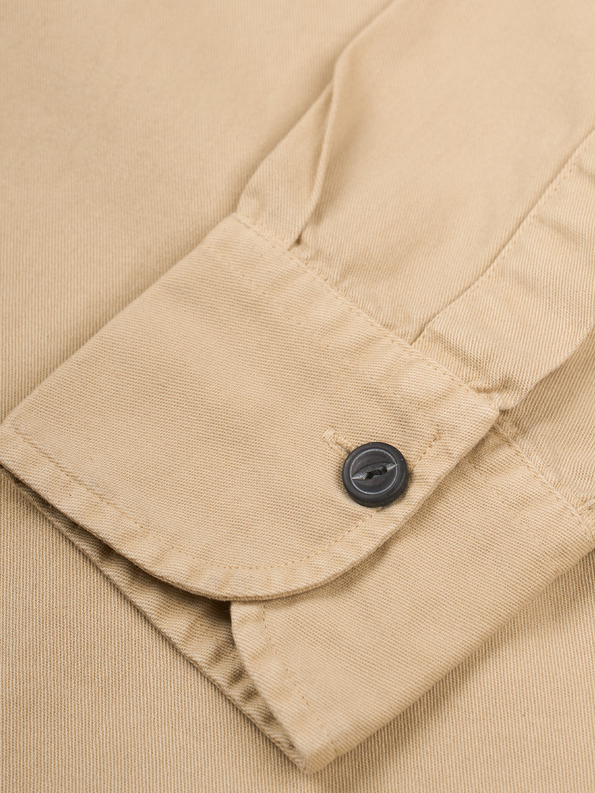 Twill de algodón de 6 oz teñido en prenda — Camisa Greenville Teñida en Prenda en Arena. #color_arena