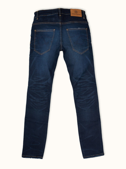 Jeans New Orleans Skinny Fit en Azul Oscuro, vista trasera — el pespunte azul marcario de las bolsas. #color_azul_oscuro