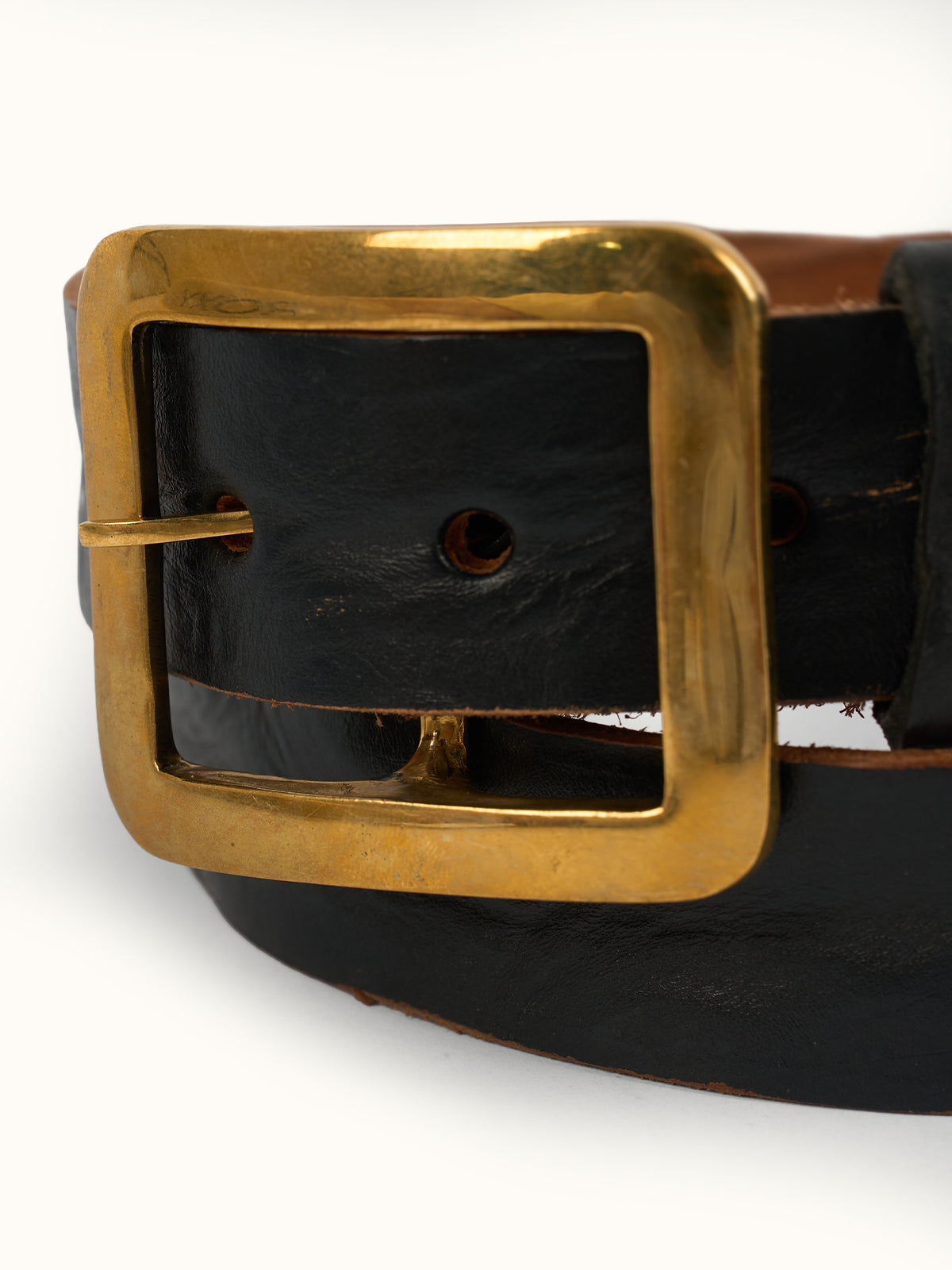 Cinturón de Piel Alamo en Negro, vista trasera — el reverso limpio de la piel. #color_negro