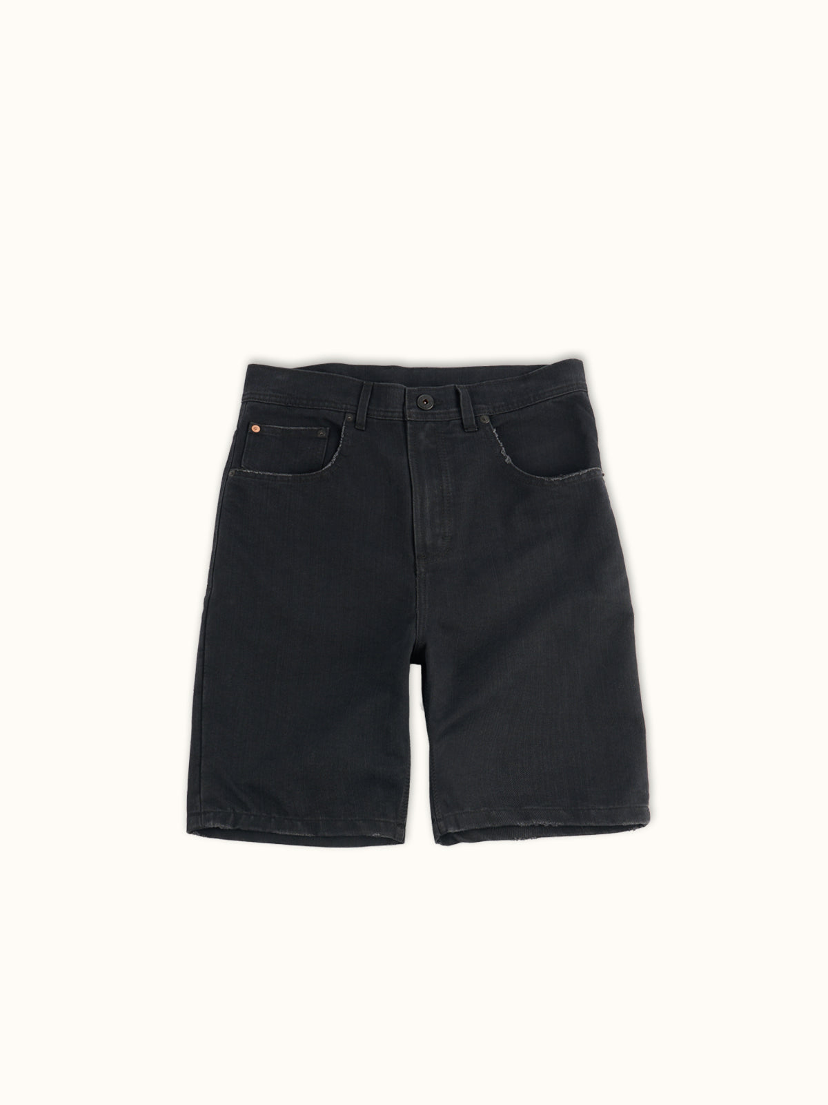 Short de Mezclilla Alex en Negro, vista frontal — mezclilla rígida de 10,7 oz, 100% algodón. Demons & Machines. #color_negro