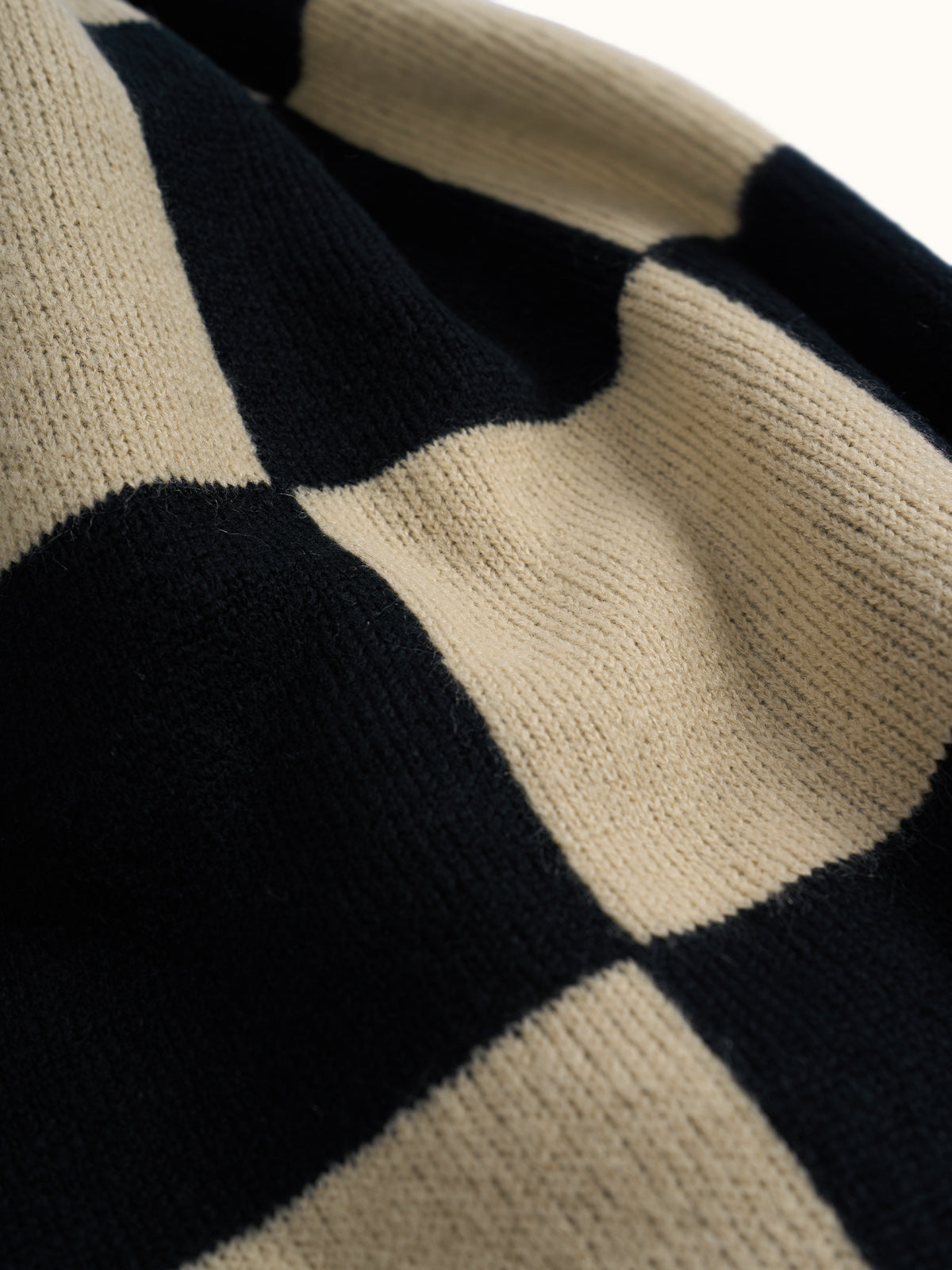 Hilado flash suave, 70% microfibra acrílica y 30% poliamida — Bufanda Oversize Lenny en Marfil. #color_marfil