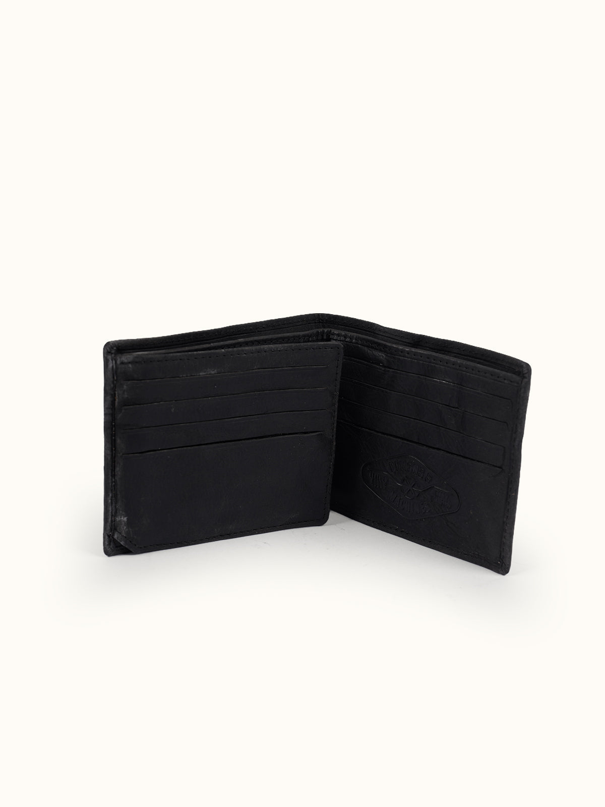 Cartera Triple Boston en Negro, vista lateral — 10,5 × 8 cm cerrada. #color_negro