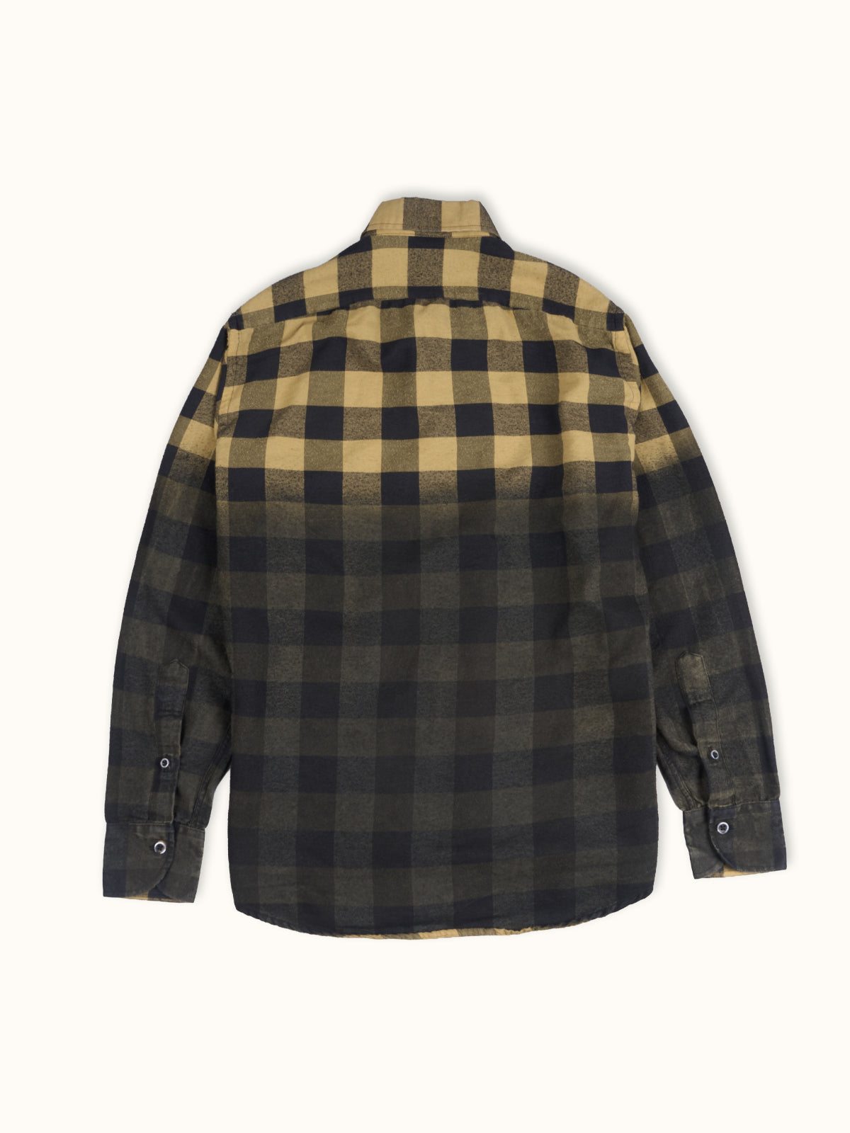 Camisa Colorado de Cuadros Aerografiada en Ocre, vista trasera — la espalda de corte slim y el pigmento. #color_ocre