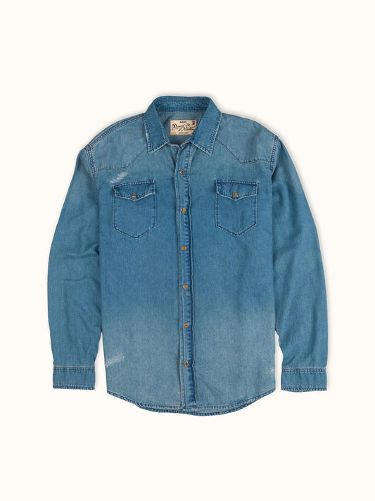 Camisa Vaquera de Mezclilla Dallas en Azul Claro, vista frontal — mezclilla rígida. Demons & Machines. #color_azul_claro