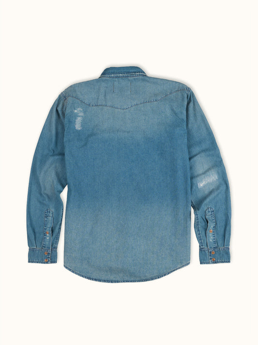 Camisa Vaquera de Mezclilla Dallas en Azul Claro, vista trasera — el canesú vaquero de corte slim. #color_azul_claro