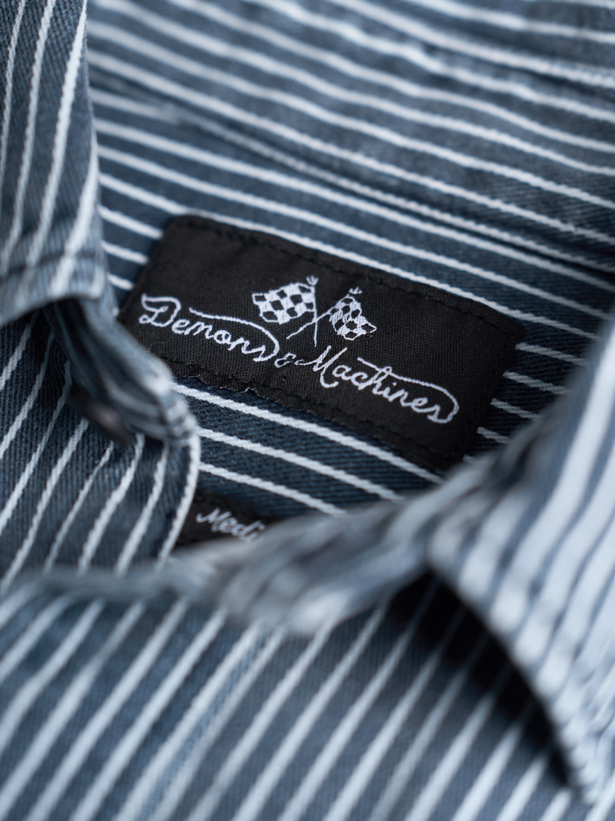Canvas de algodón a rayas con lavado vintage — Camisa Dayton de Rayas Railroad en Azul. #color_azul