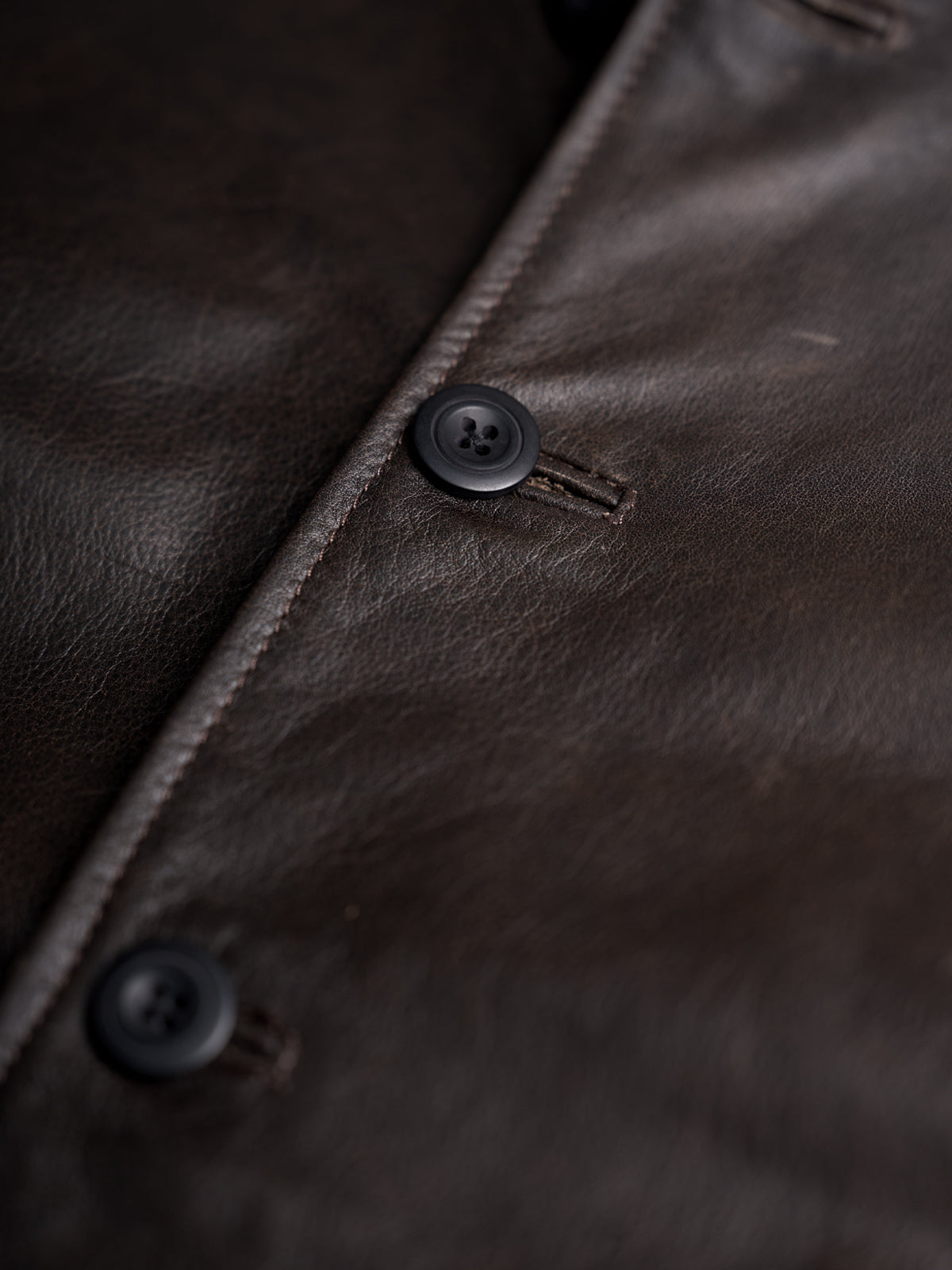 100% piel vacuna desgastada con forro de twill de poliéster opaco — Chamarra de Piel Michigan en Café. #color_café