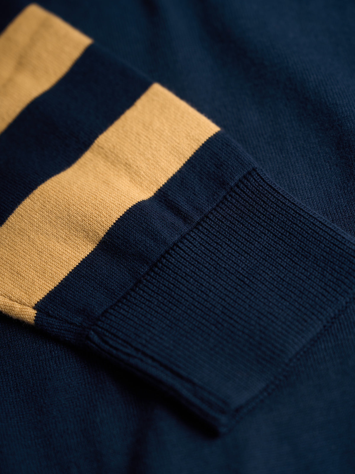 Hilado 100% algodón — Suéter Jacquard Maine en Azul Marino. #color_azul_marino