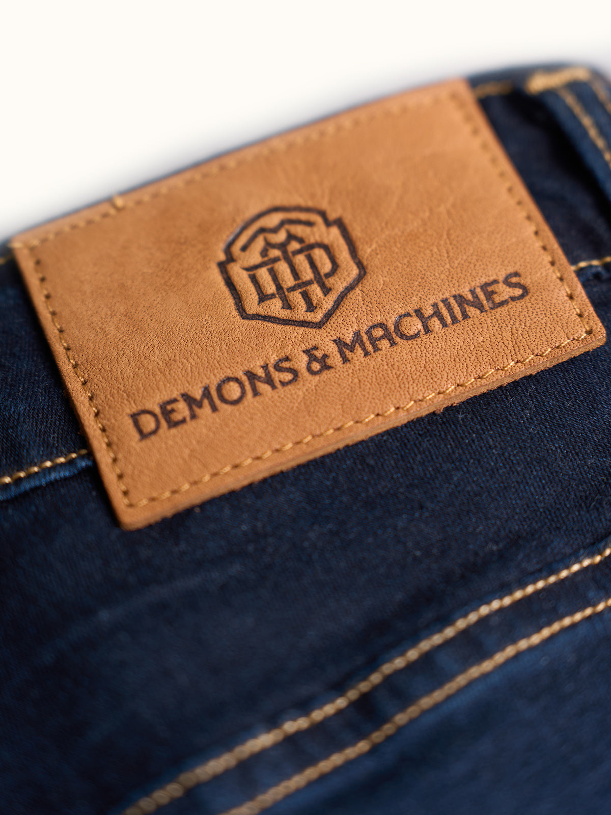 Mezclilla super stretch de 10 oz tejida en Turquía — Jeans New Orleans Skinny Fit en Azul Oscuro. #color_azul_oscuro