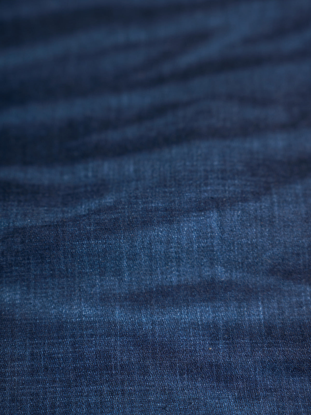 Jeans New Orleans Skinny Fit, detalle — botón y remaches plateados italianos. #color_azul_oscuro