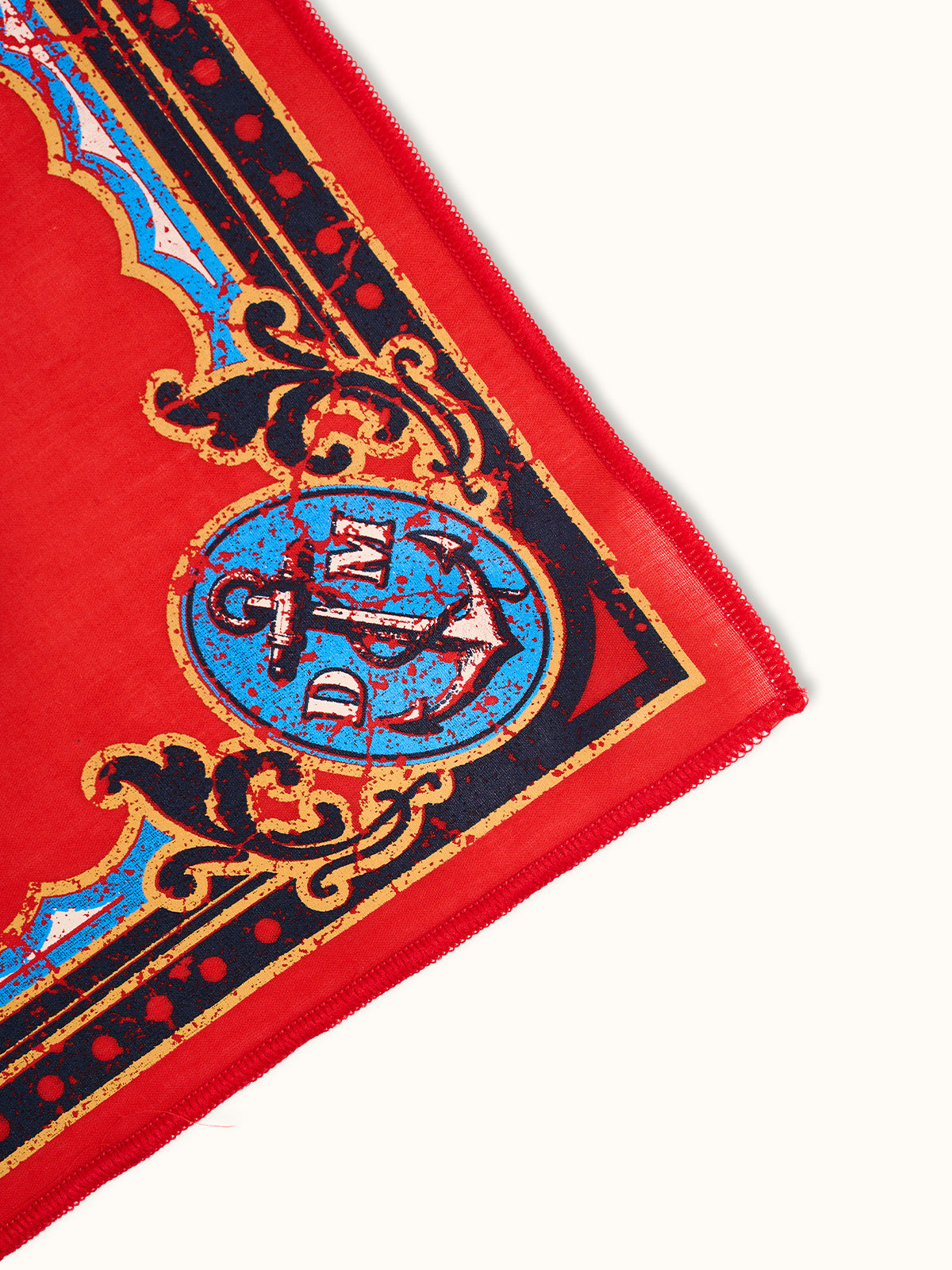 Paliacate Sailor en Rojo, vista trasera — el estampado que trasluce por el voile. #color_rojo