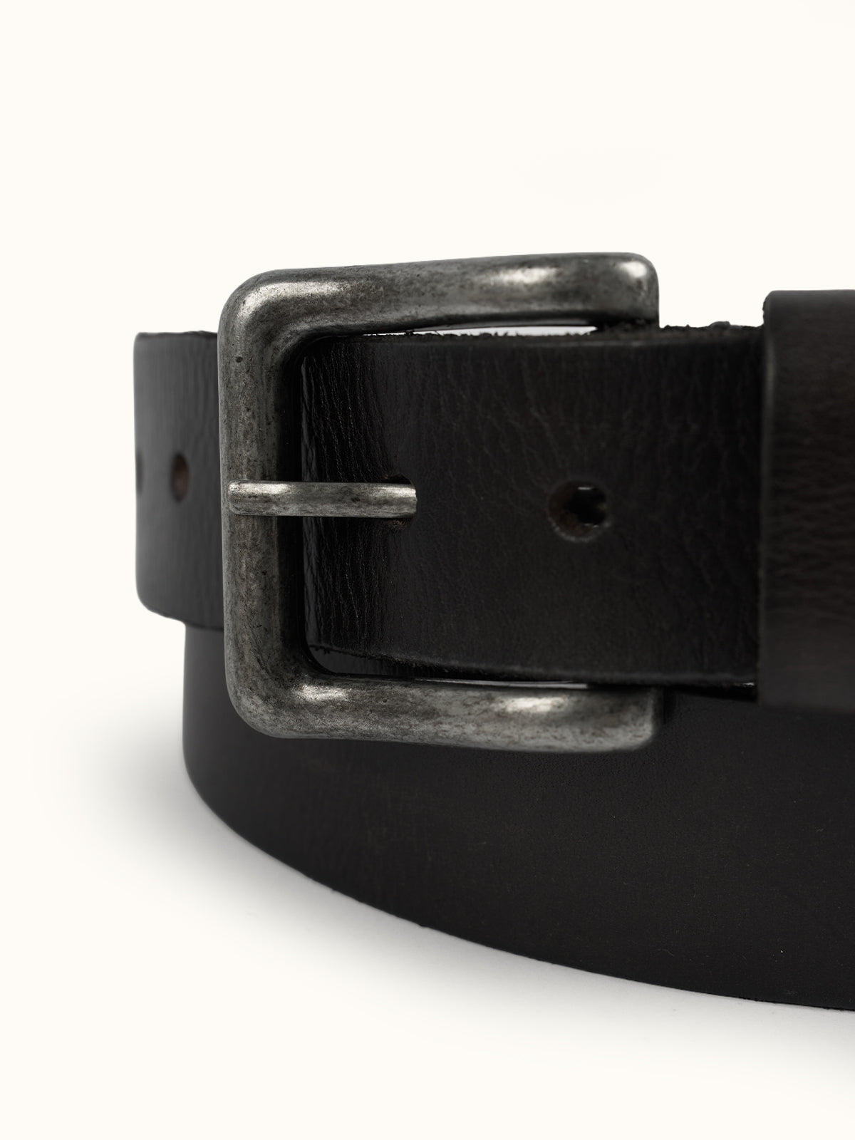 Cinturón de Piel Warren en Negro, vista trasera — el reverso limpio de la piel. #color_negro